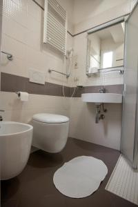 Deluxe Double Room with Side Sea View