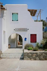 Ailouros summer hotel Schoinoussa-Island Greece