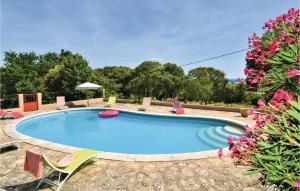 Maisons de vacances Nice Home In Montaren Et St Mediers With Wifi, Private Swimming Pool And Outdoor Swimming Pool : photos des chambres