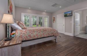 17500sqft PRIVATE ESTATE IndoorPool HotTub BIG LAKEVIEW Tennis Court Theater SDC