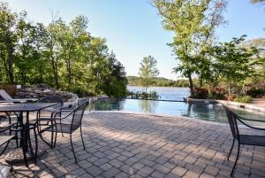 Holiday Home room in Chalets Resort Luxury Lakefront Villa Family Friendly 2 Pools Free Amenities