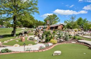 Chalets Resort LAKEFRONT Cottage Free Amenities Amazing views Kayaks 2 Pools