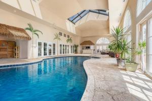 17500sqft PRIVATE ESTATE IndoorPool HotTub BIG LAKEVIEW Tennis Court Theater SDC