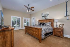 17500sqft PRIVATE ESTATE IndoorPool HotTub BIG LAKEVIEW Tennis Court Theater SDC