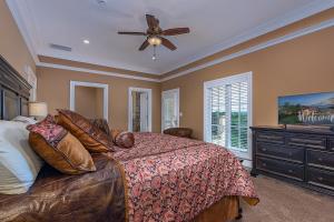 17500sqft PRIVATE ESTATE IndoorPool HotTub BIG LAKEVIEW Tennis Court Theater SDC