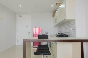 Luxurious and Comfy 2BR Paddington Heights Alam Sutera Apartment By Travelio