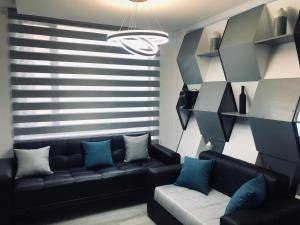 Suite República del Salvador, Parqueadero