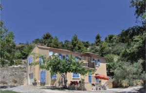 Maisons de vacances Nice home in Mormoiron with 3 Bedrooms and Outdoor swimming pool : photos des chambres