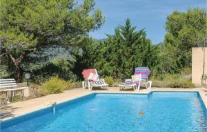 Maisons de vacances Beautiful Home In Pierrerue With Wifi, Private Swimming Pool And Outdoor Swimming Pool : photos des chambres