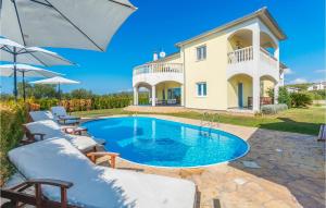 4 stern ferienhaus Awesome home in Turanj w/ Outdoor swimming pool and 8 Bedrooms Turanj Kroatien