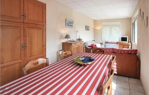 Appartements Awesome apartment in Caromb w/ 2 Bedrooms : photos des chambres