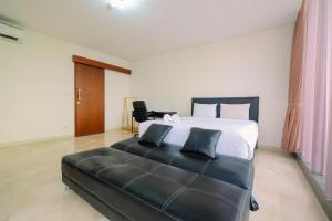 Relaxing 1BR Apartment at 15th Floor LAvenue By Travelio