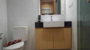 Strategic Studio Apartment at Beverly Dago with Mountain View By Travelio