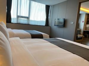 New Donghae Tourist Hotel