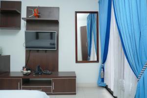 Comfy Studio Tamansari Semanggi Apartment By Travelio