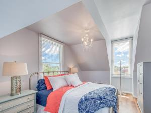 Two-Bedroom House room in Chic Suite in Beautifully Updated Victorian Home home