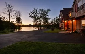 Chalets Resort Luxury Lakefront Villa Amazing View 2 Pools Free Amenities Dock - Lampe