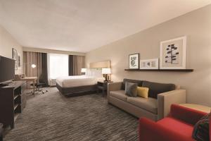 One-Bedroom King Suite with Sofa Bed - Non-Smoking room in Country Inn & Suites by Radisson Savannah Midtown GA