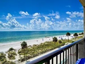 Ocean Sands 504 Beachfront Studio Condo - Redington Beach