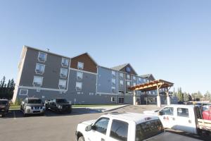 Pomeroy Inn & Suites at Olds College