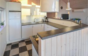 Lovely Home In Vinderup With Wifi