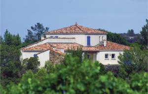 Maisons de vacances Beautiful home in Prades sur Vernazobre with 4 Bedrooms, WiFi and Outdoor swimming pool : photos des chambres