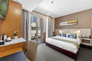 Deluxe Queen Room with Balcony room in Sydney Hotel QVB