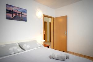 Seaside house for families with children Cove Kruseva, Hvar - 12459