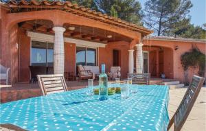 Maisons de vacances Beautiful home in Cruzy with 4 Bedrooms, WiFi and Outdoor swimming pool : photos des chambres