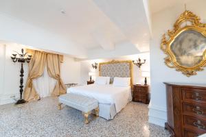 Junior Suite with Terrace room in Ca' Bonfadini Historic Experience