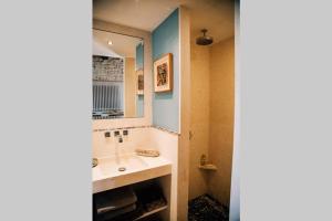 Maisons de vacances Chais Rhethais au Volume Exceptionel Coeur de Village : photos des chambres