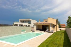 Beautiful villa Markulin with private pool near Pula - 4hvězdičkové hotely ve městě Šišan