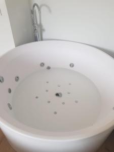Dos Alas Rojas, casa con jacuzzi para dos personas