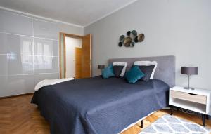 Close to city centre Hillside apartment 11