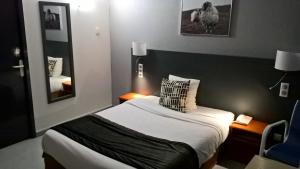 Hotels Hotel Tambourin : photos des chambres