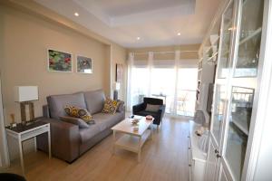 Fuengirola. Bonito apartamento en Paseo Marítimo. Espectaculares vistas al mar. Primera línea