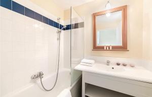 Nice home in ChâteaudOlonne w 2 Bedrooms