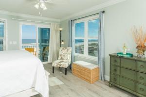 Corner Studio Ocean Front King room in The Saint Augustine Beach House