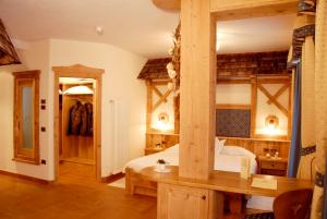 Superior Suite with terrace and mountain view room in Hotel Paradiso