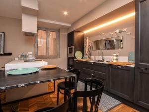 Luxury modern apartment by the lake