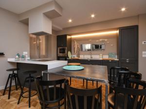 Luxury modern apartment by the lake