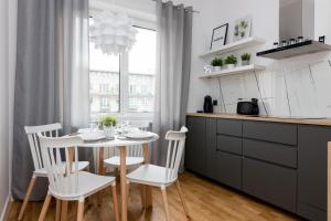 Jerozolimskie Central View Apartment by BookingHost