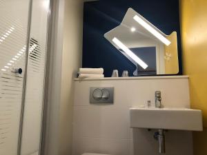 Hotels ibis budget Reims Parc Des Expositions : photos des chambres