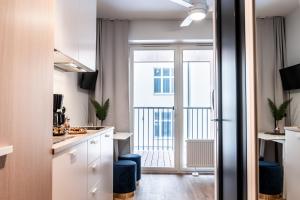 Thomas Home - Trendy, Central & Balcony