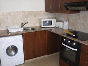 2 bedroom apartment E8 located pool level, sea view, FREE WIFI