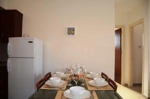2 bedroom apartment E8 located pool level, sea view, FREE WIFI