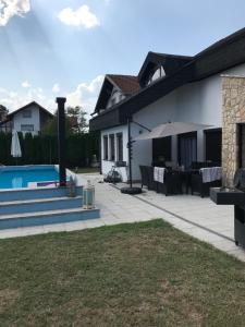 Chata Luxeriöse Villa mit Bergblick Donji Ljenobud Bosna a Hercegovina