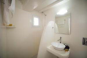 Two-Bedroom Apartment room in Madres Houses