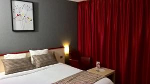 Hotels Hotel Tambourin : photos des chambres