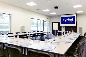 Hotels Kyriad Hotel Laval : photos des chambres